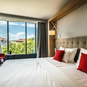 Up 4*, Budapest Hungría